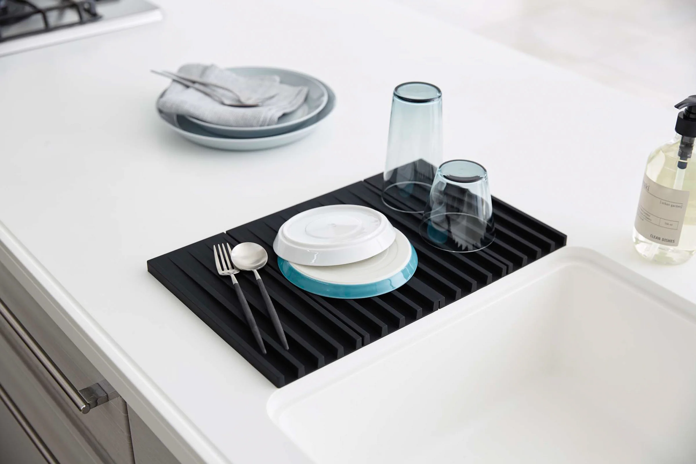 Folding Dish Drainer Mat & Trivet - Silicone - Image 8