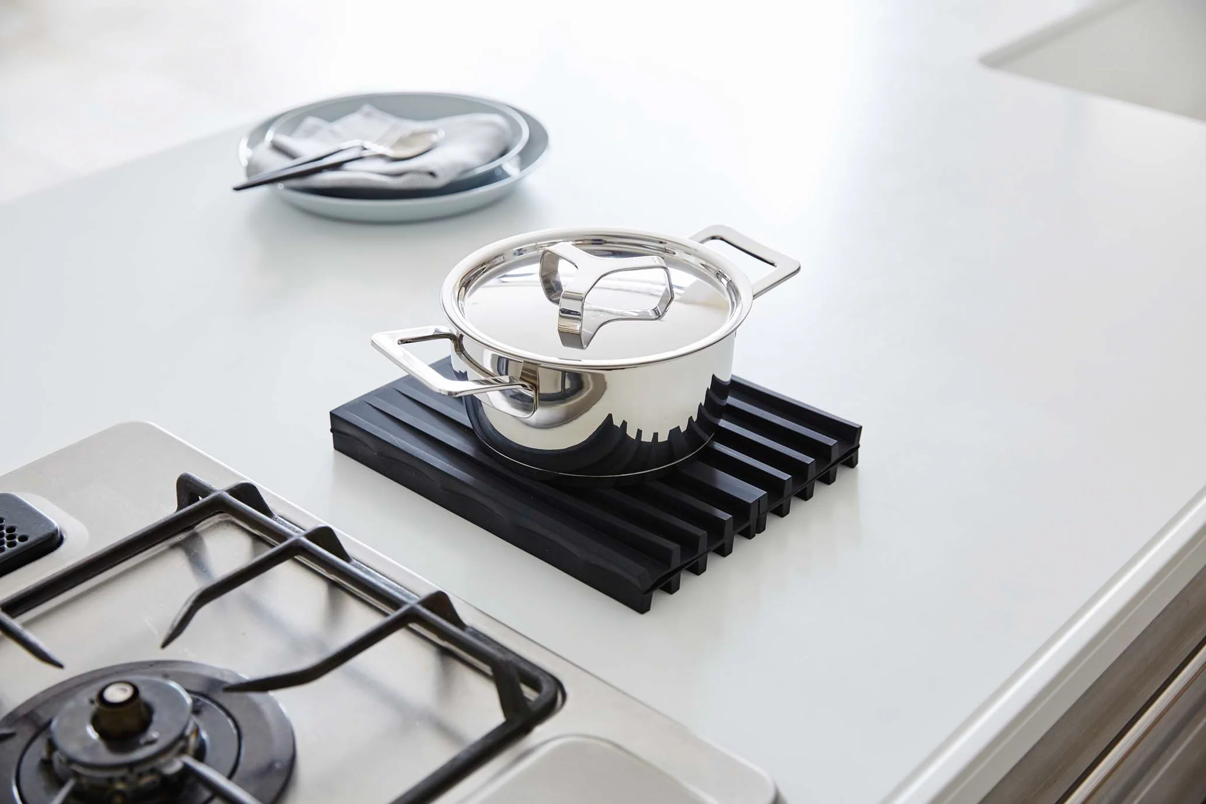 Folding Dish Drainer Mat & Trivet - Silicone - Image 9